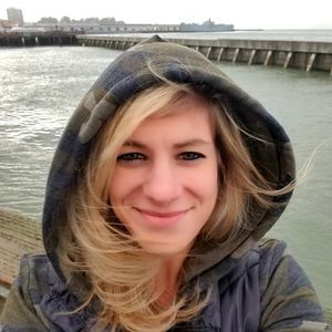 Meet your Posher, Caitlin